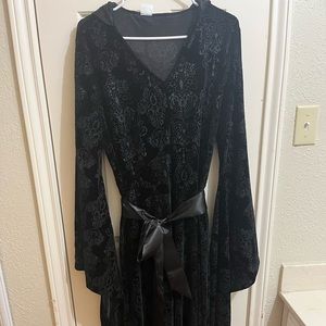 1x plus size Halloween dress. Can be used for witch/vampire/etc